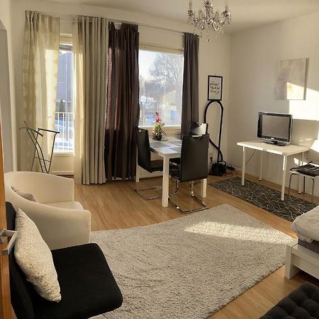 Apartamento Yksio Kilometri Jokirannasta Forilta Turku Exterior foto